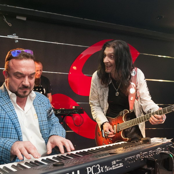     Дмитрия Четвергова поздравили с присвоением звания Заслуженного артиста РФ