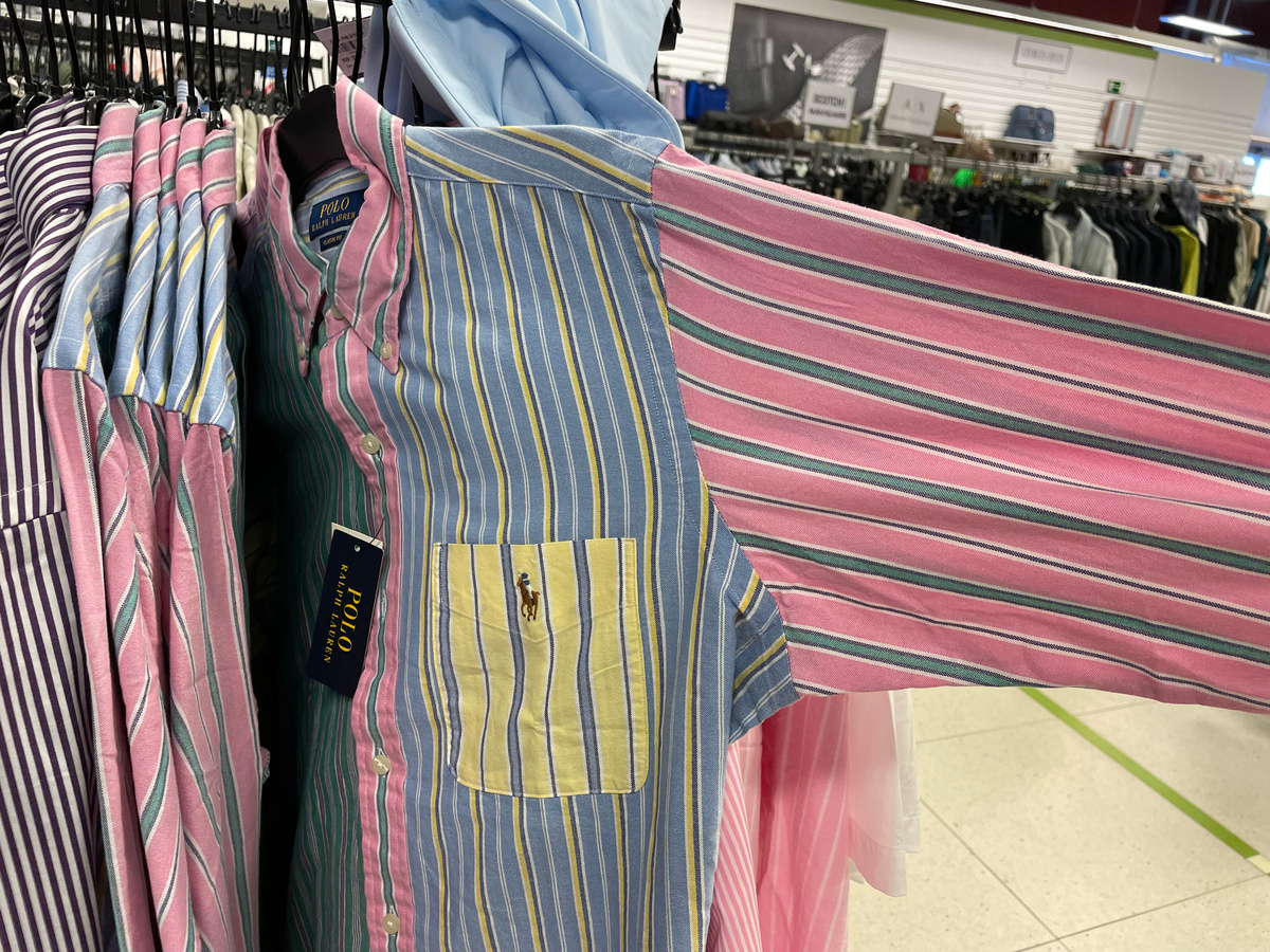 Мне кажется, какое-то тошнотворное сочетание цветов. Я бы не хотела видеть своего мужа в такой рубашке. А уж за 99 евро я его полностью одену на все лето в гораздо более симпатичную одежду