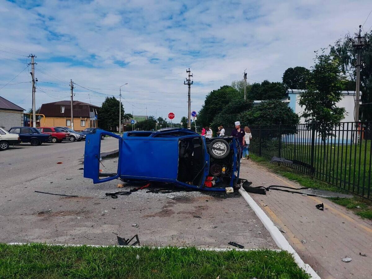    Беспилотник ВСУ атаковал парковку Грайворонской ЦРБ© Фото : Настоящий Гладков/Telegram