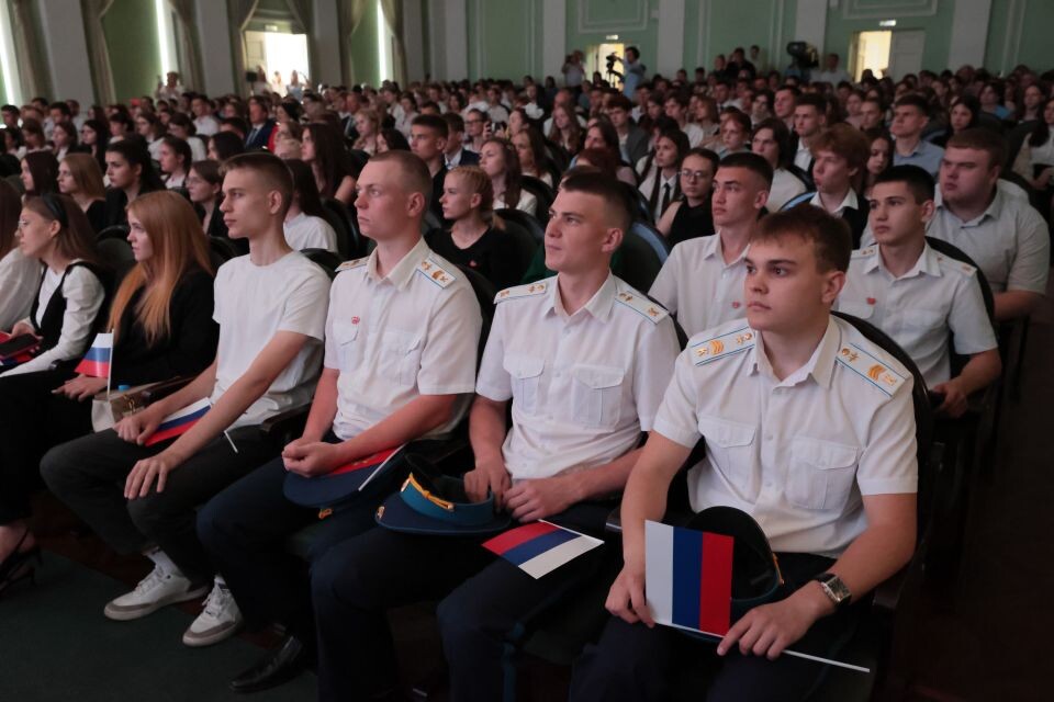    Лучшие выпускники школ Алтайского края 2024. Источник: Антон Червяков