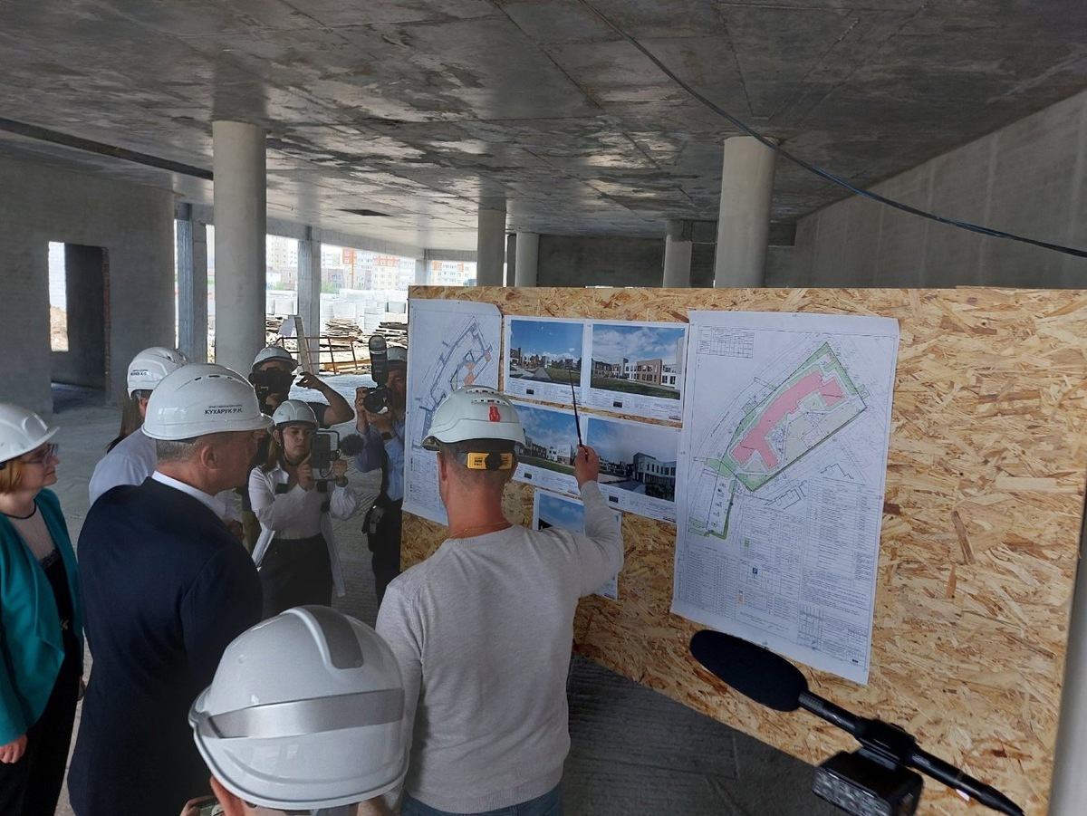    Врио губернатора Югры ознакомился со строительством коррекционной школы-интерната в Нефтеюганске