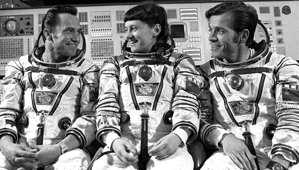 Члены экипажа космического корабля "Союзе Т-7" Леонид Попов, Светлана Савицкая и Александр Серебров (слева направо) в Центре подготовки космонавтов имени Ю.А.Гагарина. 1982 год