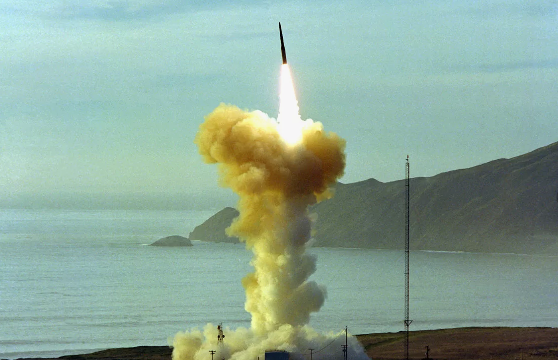 Minuteman III неплохо послужил для своей эпохи, но сейчас безнадежно устарел. Тем не менее, срок службы этих ракет в прошлом году продлили аж на полвека. Фото Армия США