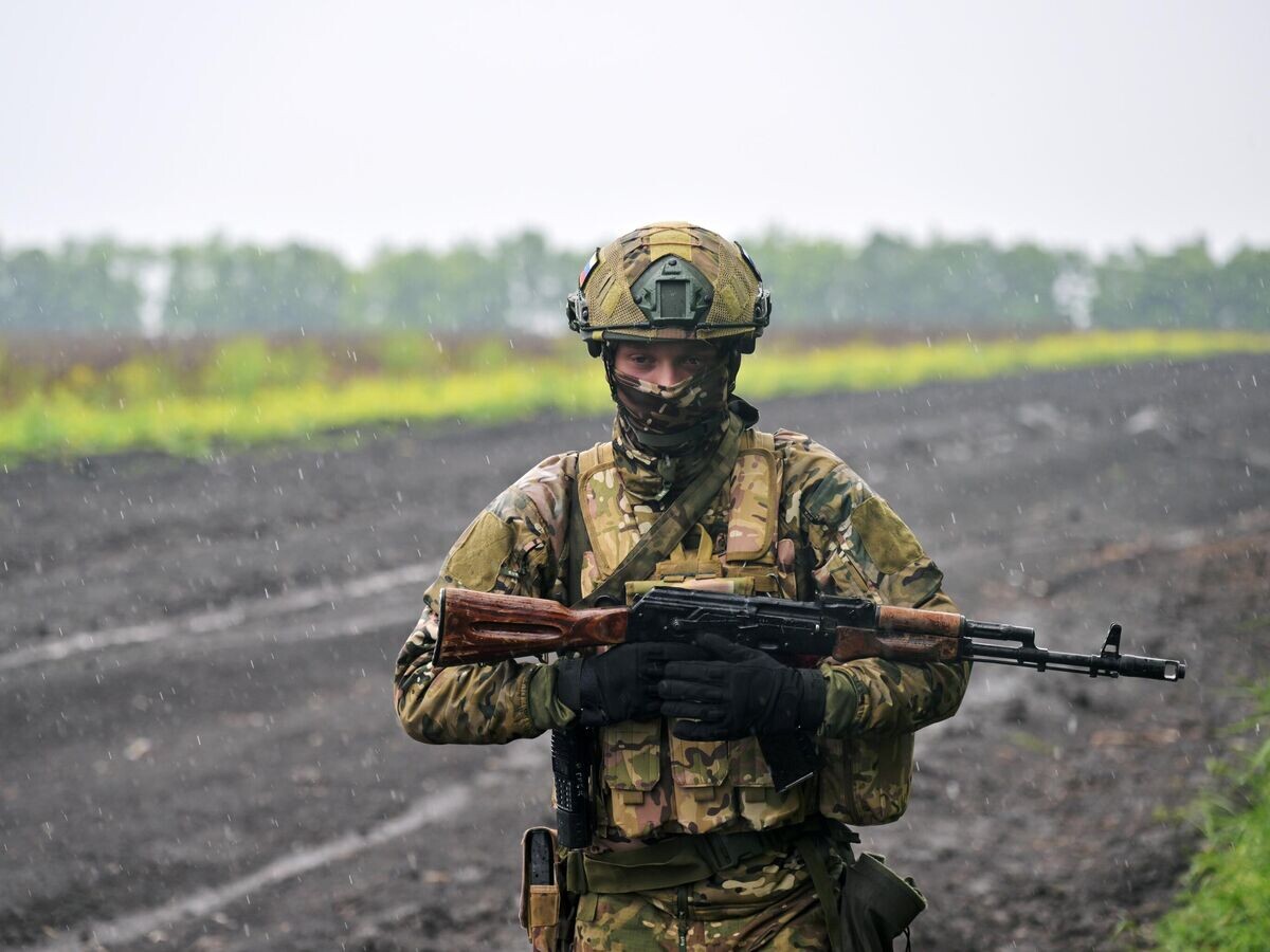    Военнослужащий ВС РФ в зоне проведения специальной военной операции© РИА Новости / Евгений Биятов