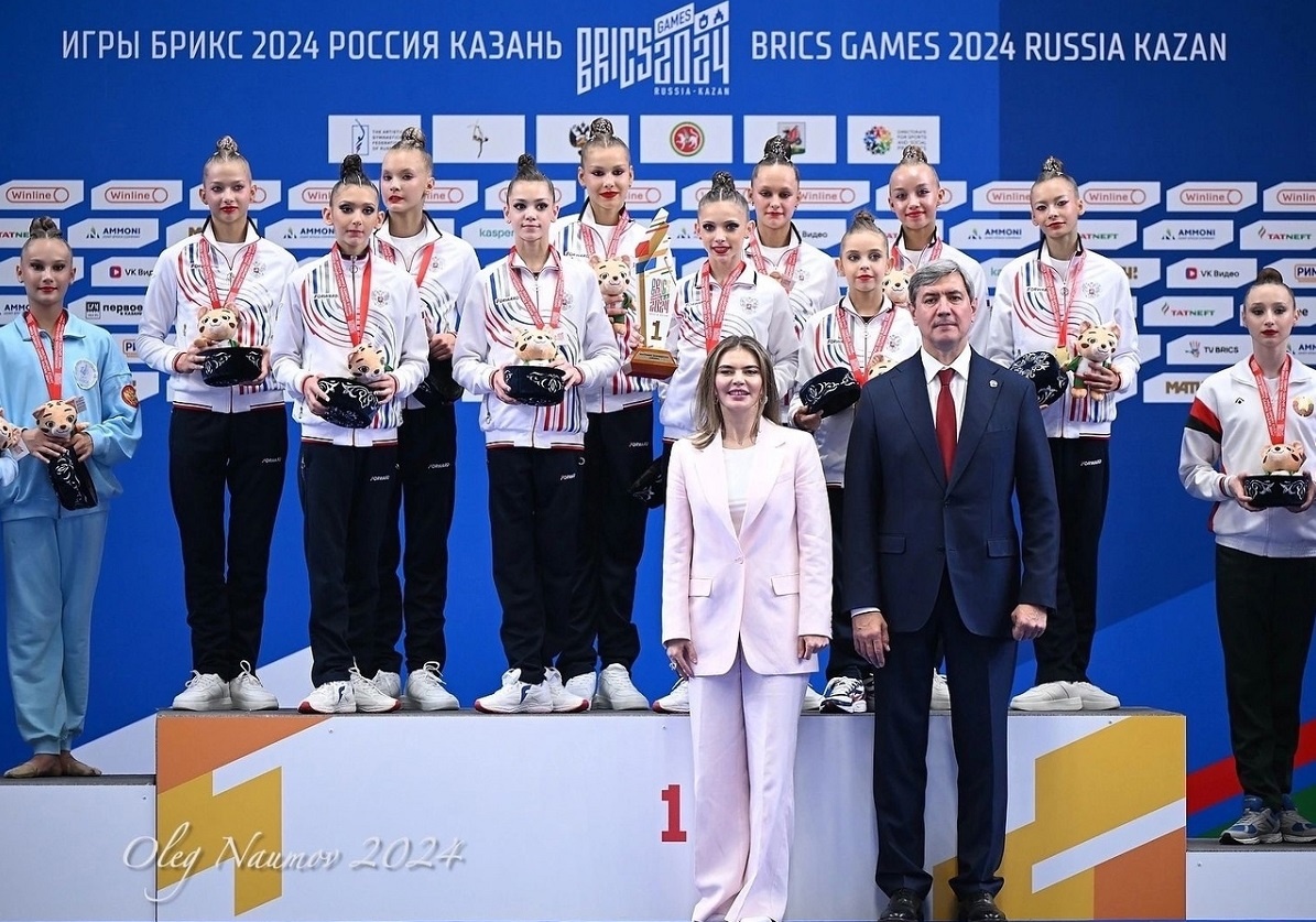    Наши гимнастки по праву заняли верхнюю ступень пьедестала почёта.
