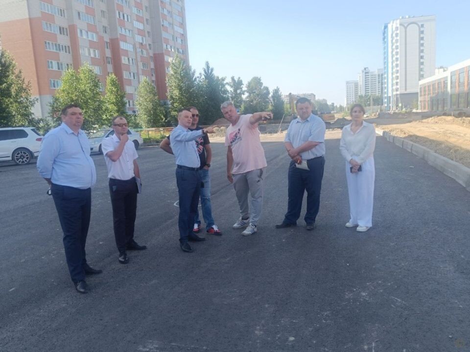    Выездное совещание на улице 65 лет Победы. Источник: barnaul.org