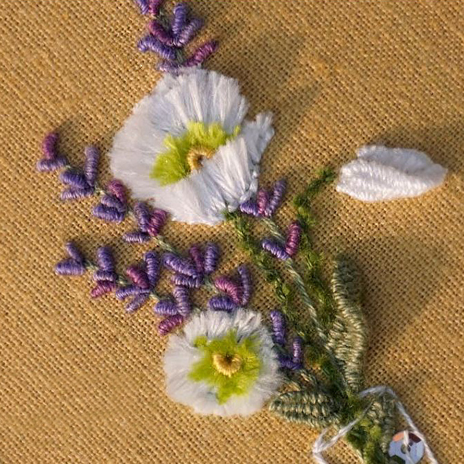    Вышивка цветов   
Источник: Скриншот из видео