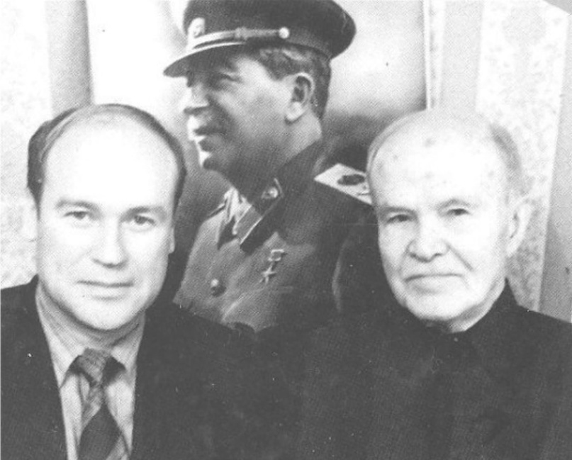 Сам Молотов в свои 94 года ничуть не поменялся. И остался таким же приверженцем Сталина, хоть это уже и было немодно. Фотография с сайта ВКонтакте