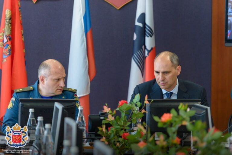    Паслер и Куренков обсудили в Орске ход работ по ликвидации последствий паводка Андрей Севостьянов