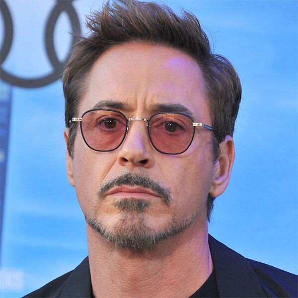 Железный Человек, также известный как Тони Старк, является одним из самых известных супергероев вселенной Marvel. Он был создан в 1963 году и стал одним из самых популярных персонажей комиксов и фильмов.

Тони Старк - гениальный изобретатель и миллиардер, который создал высокотехнологичный костюм, с помощью которого он стал Железным Человеком. Костюм обладает мощной защитой и оружием, включая лазеры, ракеты и реактивные двигатели, позволяющие Тони Старку летать. Кроме того, костюм имеет множество других функций, таких как суперсила и возможность связываться с компьютерами.

Однако Железный Человек - это не только супергерой, но и символ смелости и отваги. Тони Старк использует свои изобретательные способности и ресурсы, чтобы защищать мир от угроз и бороться за справедливость. Он также является членом команды Мстителей, группы супергероев, которые объединяются для борьбы с мощными злодеями и защиты человечества.

Заголовок "Возрождение Героя" отражает не только физическое возрождение Тони Старка через создание Железного Человека, но и его внутреннее преображение. Благодаря своим приключениям и испытаниям, Тони Старк становится героем, который преодолевает свои личные слабости и становится источником вдохновения для других.

Железный Человек - это символ супергероя, который объединяет интеллект, смелость и доброту, и он продолжает впечатлять и вдохновлять поклонников по всему миру.