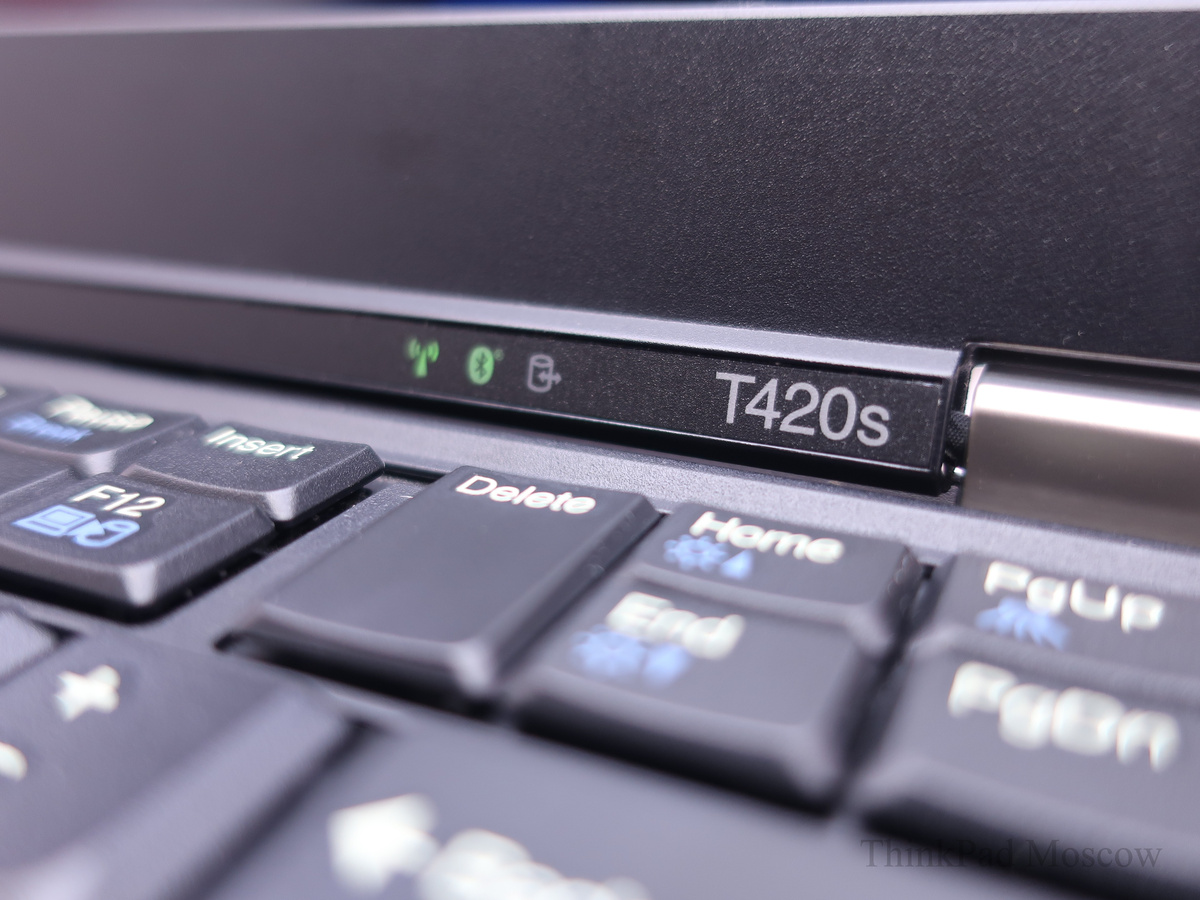 Логотип на рамке матрицы.