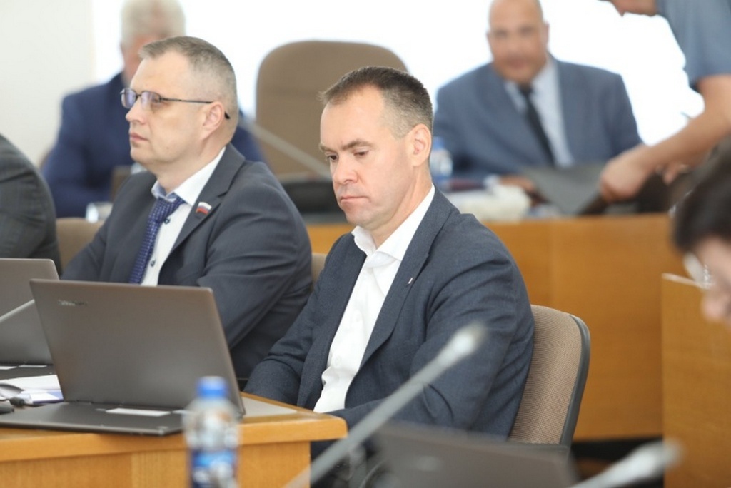    Такое решение тайным голосованием приняли депутаты.