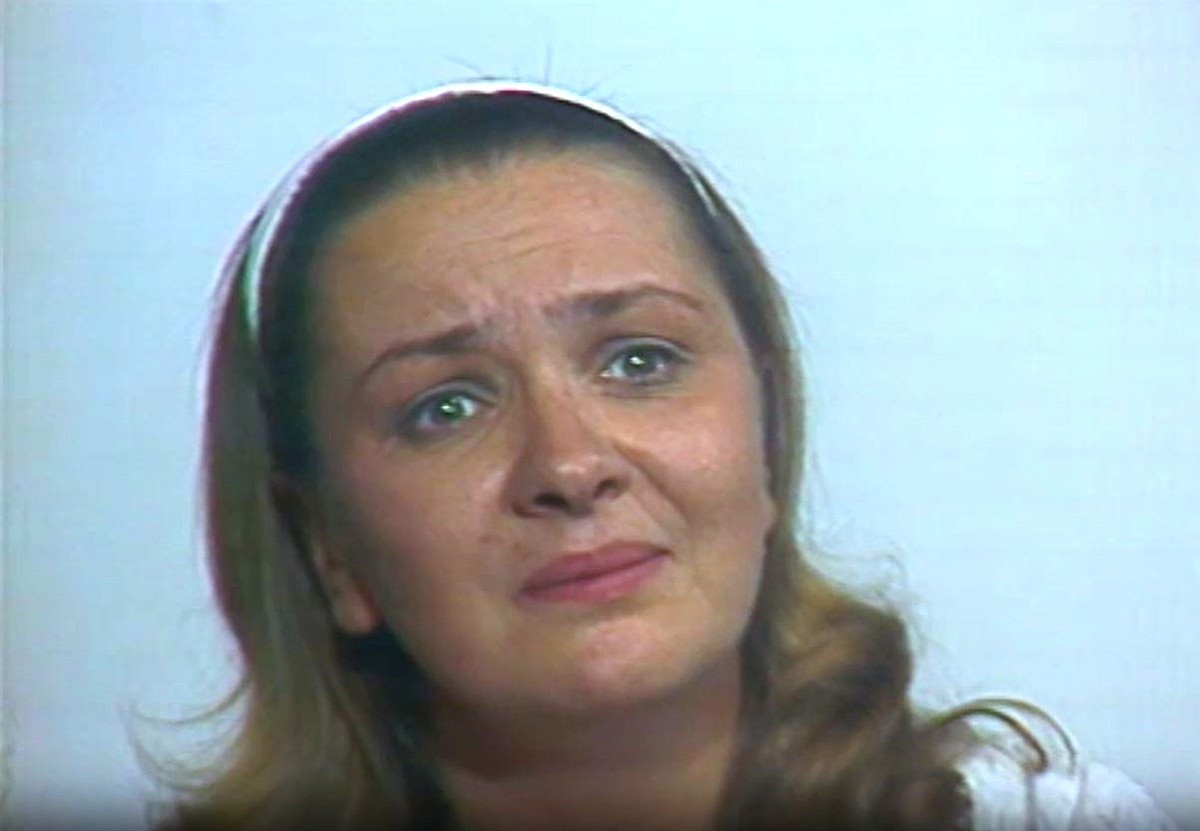 Кадр из фильма-спектакля "Печка на колесе" (1985)