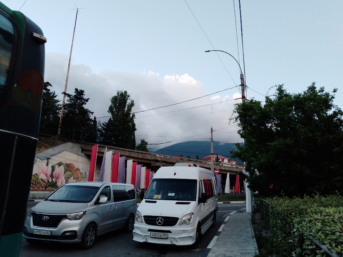 Путь на вокзал в Ялте отправка в 21:00.