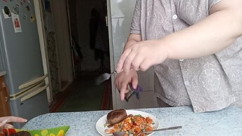 Приготовила 😋 вкусный обед из того 🌽🥕 что нашла в шкафчиках и морозилке 🥘/Школьные годы 📚 чудесные 🏫