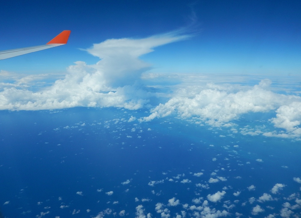 Вид из окна самолета на Атлантический океан. Фото из интернета в свободном допуске.