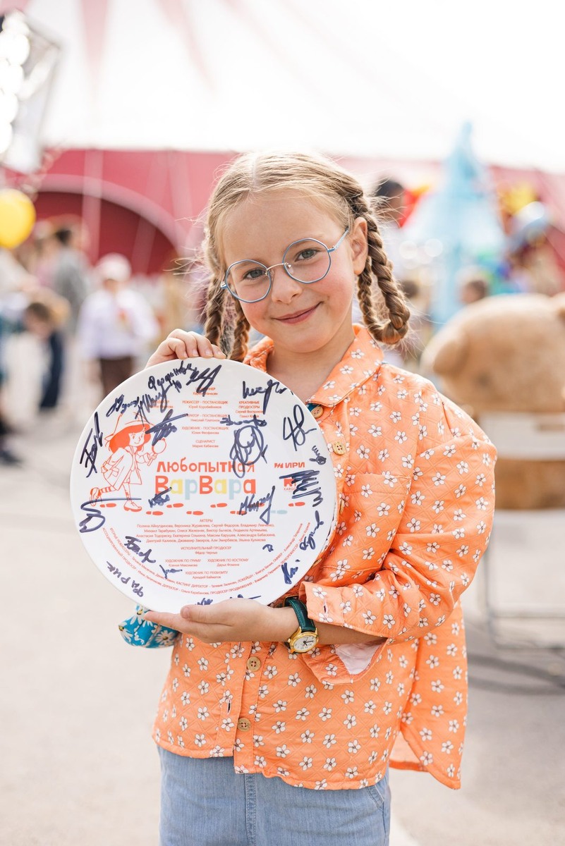 https://www.kino-teatr.ru/kino/movie/ros/176431/foto/