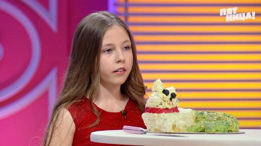 Этой девочке всего 9 лет, а она уже сама печёт ТАКИЕ торты!