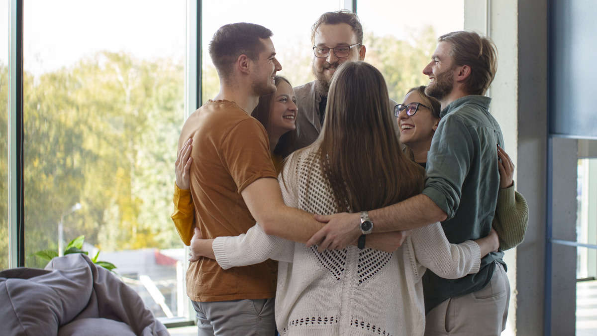 Многие готовы организовывать дворовые мероприятия вместе с соседями. Фото: Freepik