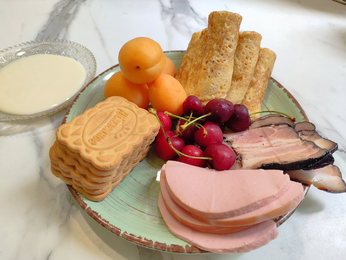 Завтрак дочери. 