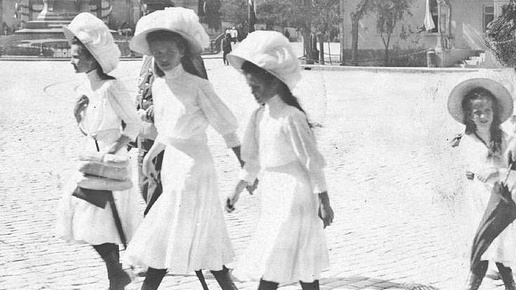 Три дочери императора Николая II родились в июне - это великие княжны Татьяна, Мария и Анастасия
