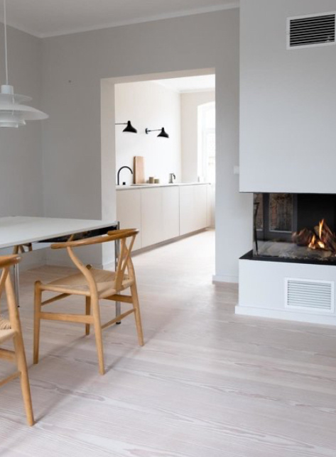 Интересный момент! У меня также такое ощущение, что моя любовь к дереву снова возросла...
Я могу понять. Фактически, в наш быстро развивающийся и цифровой век натуральные продукты все чаще оказываются в центре внимания, поскольку они составляют контрапункт искусственным мирам, которые нас окружают. Есть интересная статья Александроса А. Лавдаса и Уты Ширпке под названием «Эстетические предпочтения связаны с организованной сложностью». Здесь было научно проверено то, что считают многие люди: природа и натуральные материалы полезны для них.