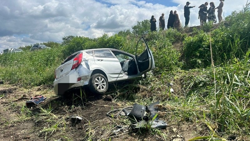    Вылетевший в кювет автомобиль Фото: Госавтоинспекция Ставрополья