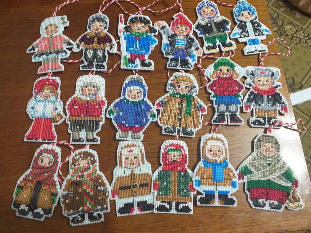 Ребята с нашего двора по схемам Яны Горкальцевой. Собранные