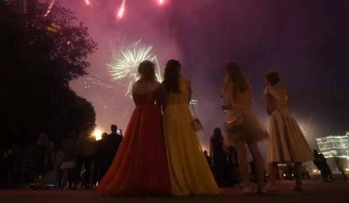     Выпускной. Источник: ria.ru Автор фото: Максим Блинов