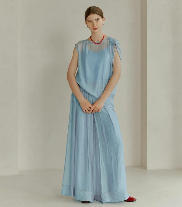 Элегантная одежда Clothe. Большой выбор нарядных комплектов. 