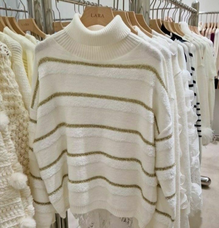 Модная одежда Lara с фабрики в Прато в Италии