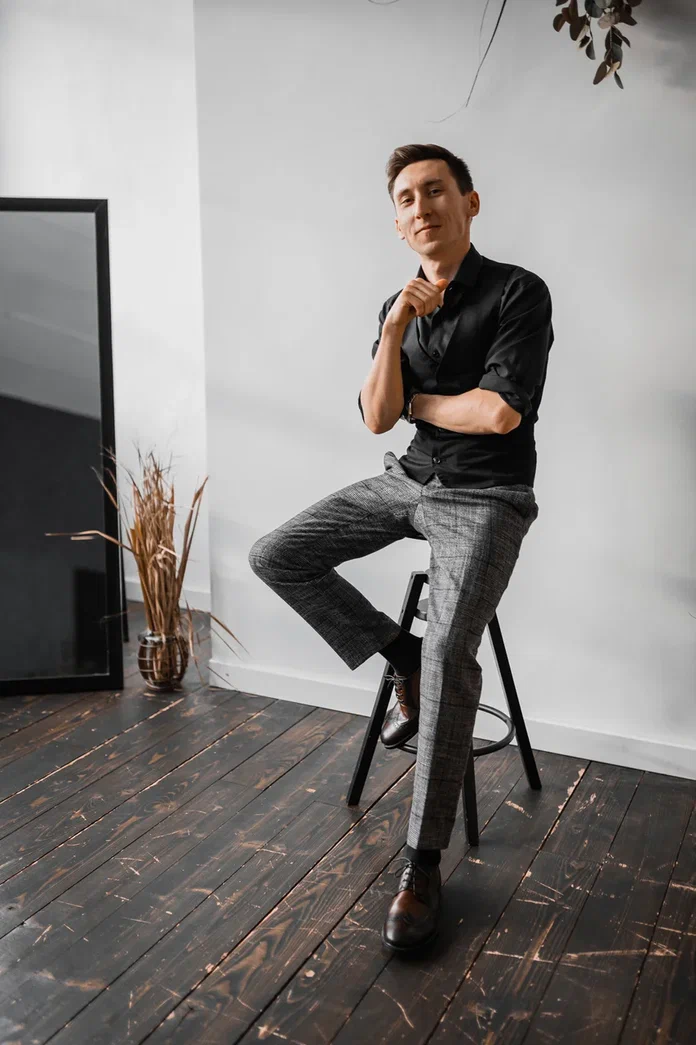 Денис - тренер по ораторскому искусству, основатель онлайн-проекта "Академия ораторского искусства".