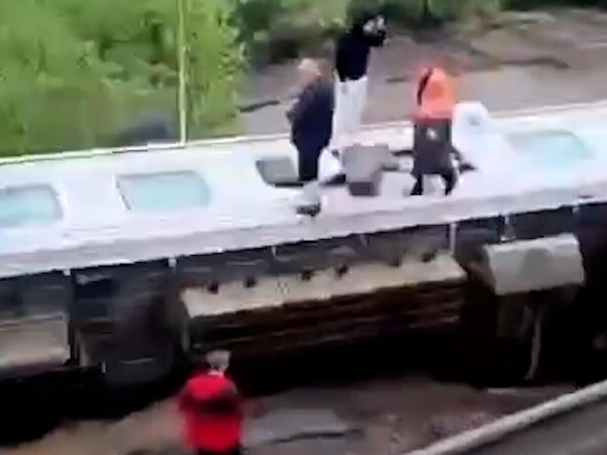    Кадры сошедшего с рельсов поезда Воркута-Новороссийск© sztproc