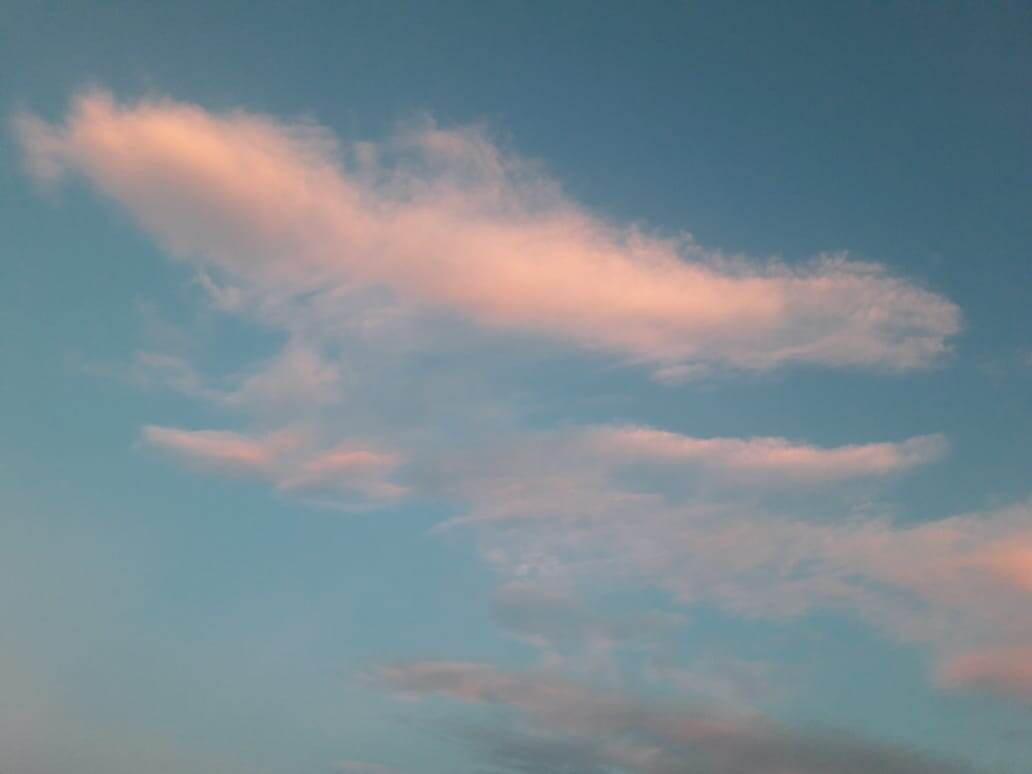 У нас такое небо сегодня было, после дождя.