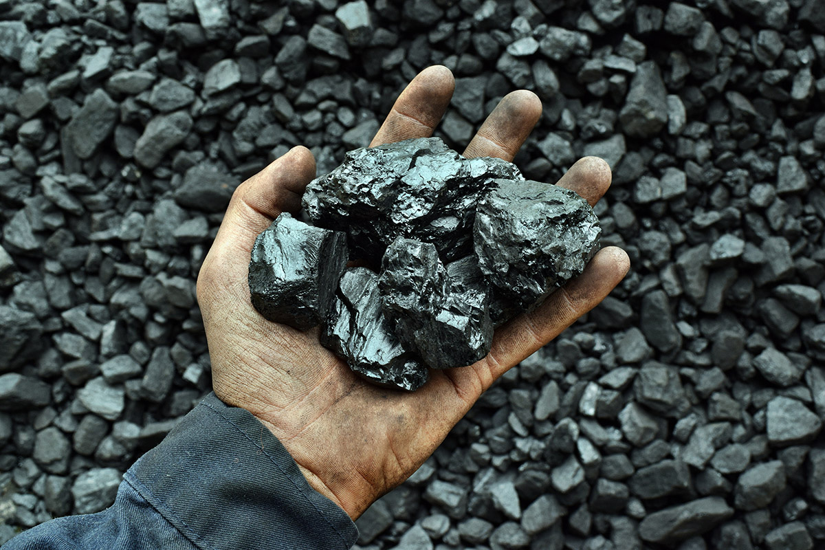    Антрацит — самый качественный уголь, почти полностью состоящий из углерода. Источник: Shutterstock