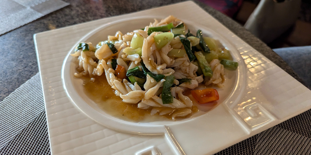 Китайский ресторан "Дитай" с обстановкой прямиком из 2000х.