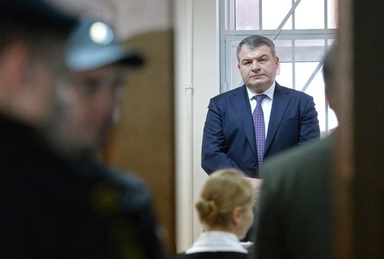    Анатолий Сердюков (справа) в Пресненском суде города Москвы