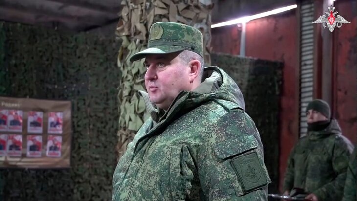 На фронте Шамарин тоже бывал регулярно. Но задачи, необходимые бойцам, по всей видимости, не исполнял. Фото: Материалы пресс-служб. 