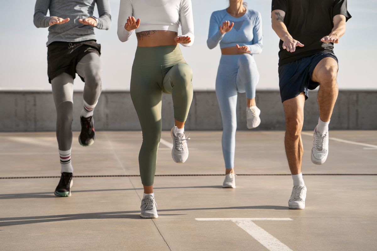 Изображение от <a href="https://ru.freepik.com/free-photo/people-doing-outdoor-training_34087451.htm#query=sport&position=1&from_view=keyword&track=ais_user&uuid=ec0253ec-4ae9-45a0-8877-227c83a65387">Freepik</a>