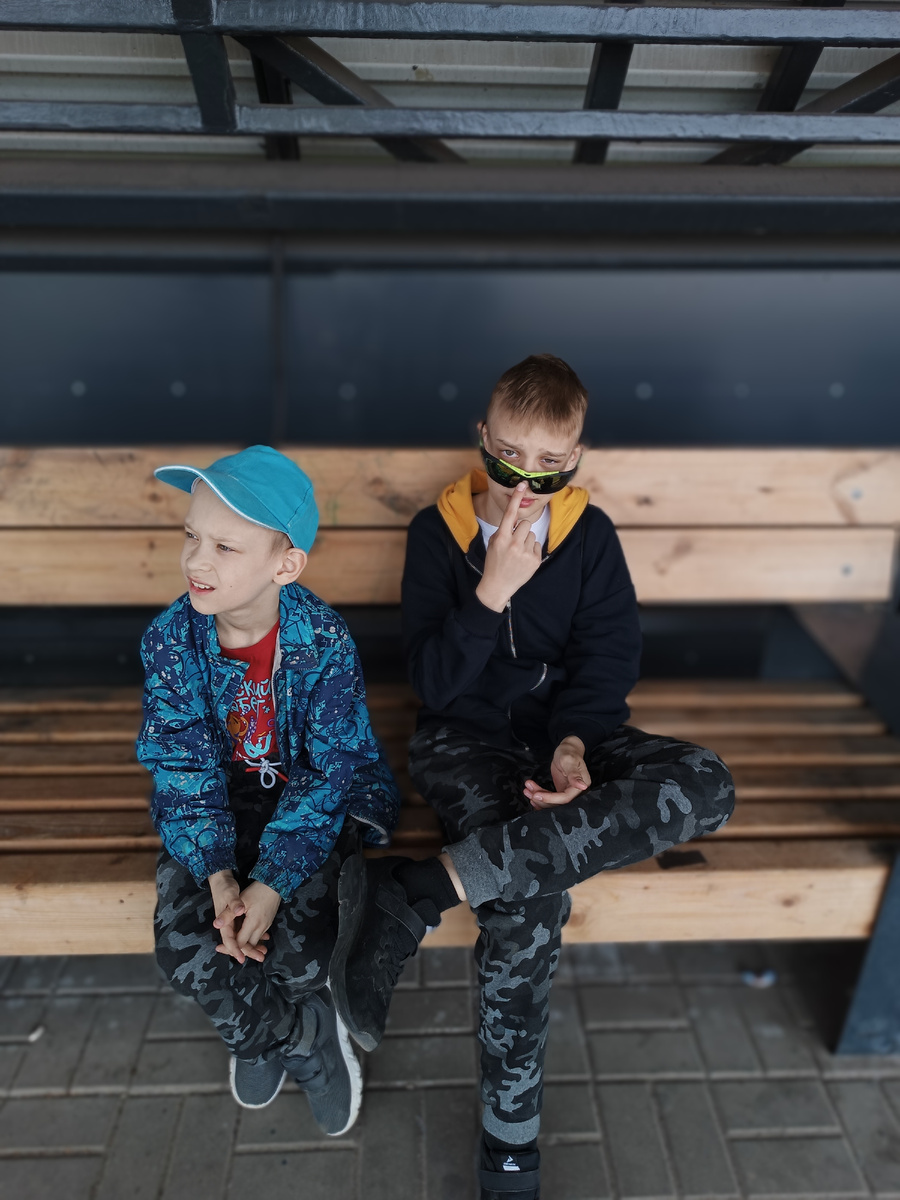 В своем стиле.