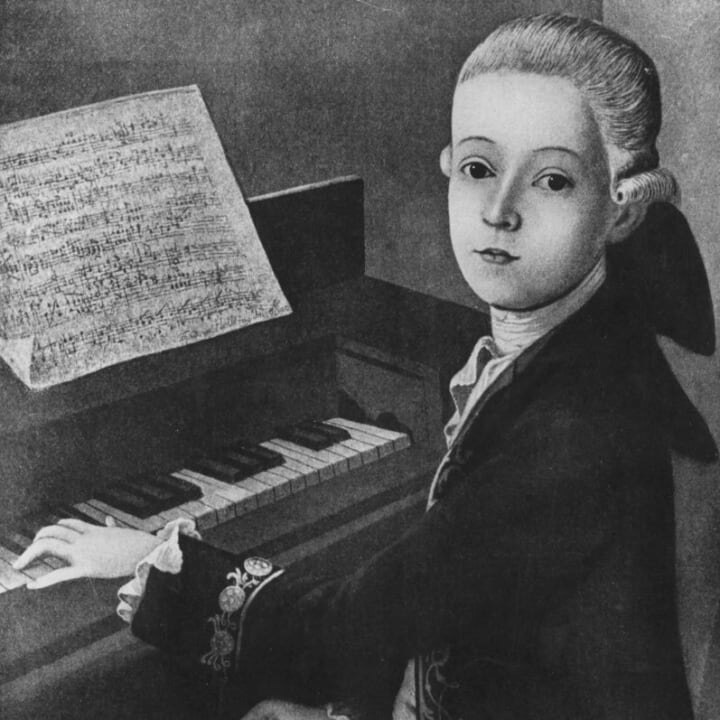 Моцарт за клавишными в 9 лет