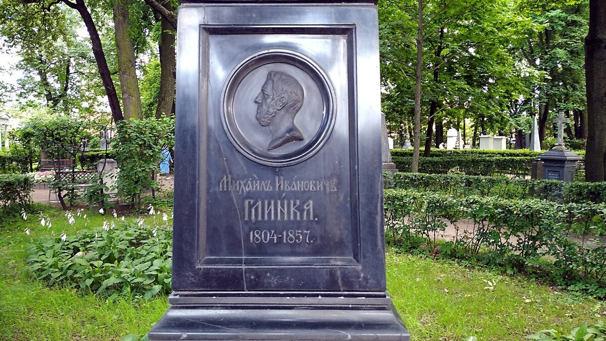 Памятник создан по эскизу архитектора И.И. Горностаева. 