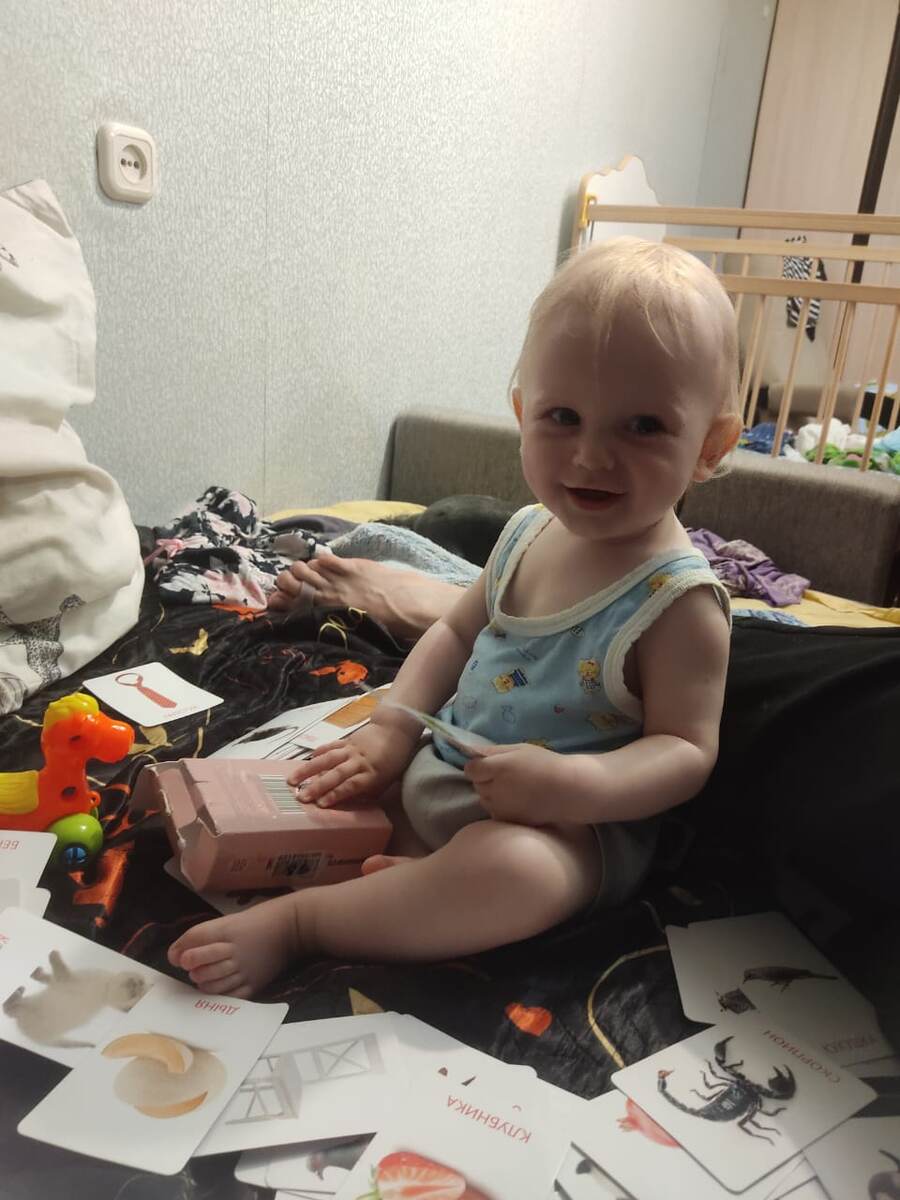 Температура спала, возиться с папой на диване🙂. Пока была температура капризничал. 