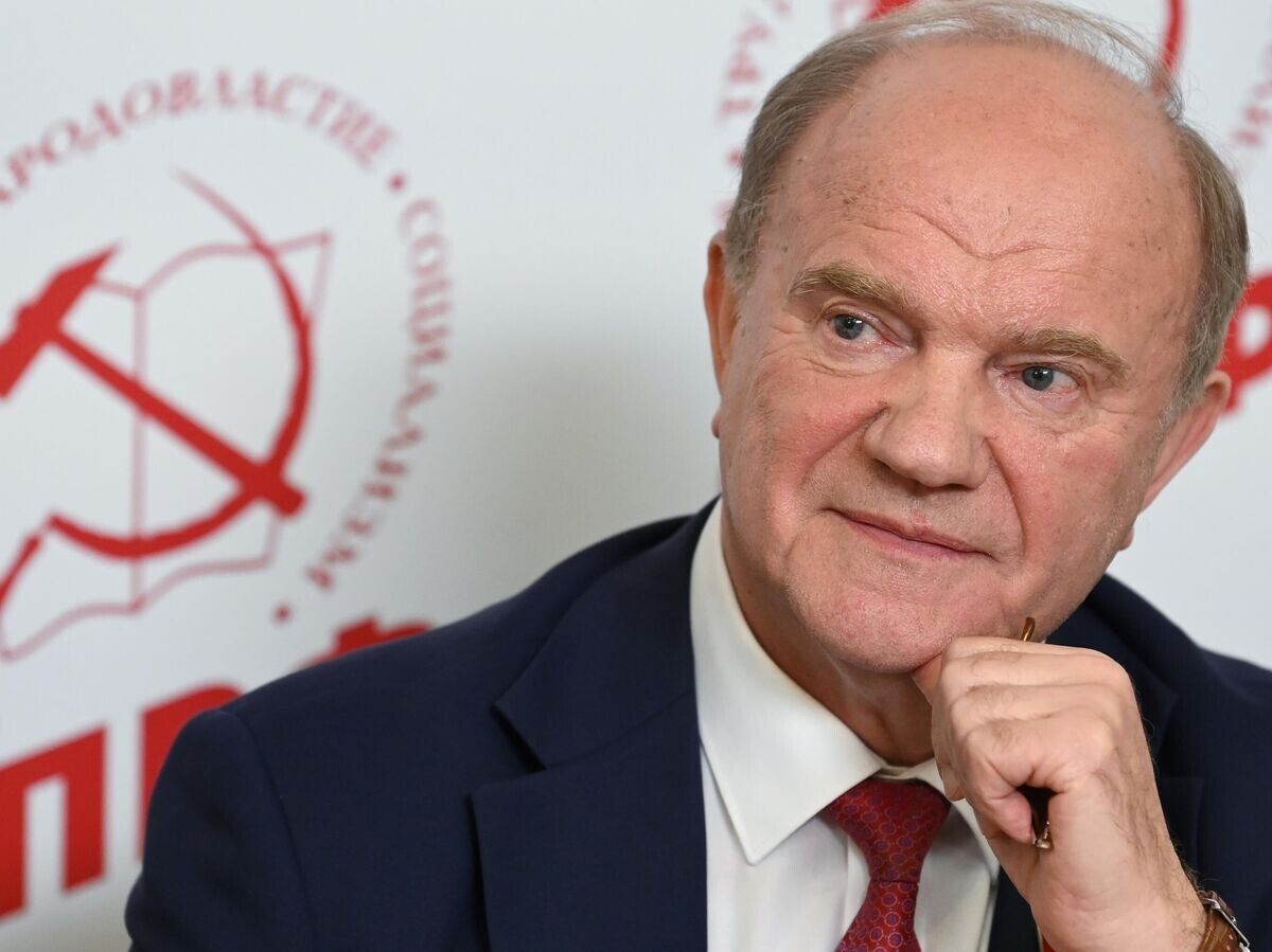    Председатель ЦК КПРФ Геннадий Зюганов на брифинге в центральном штабе КПРФ по выборам© РИА Новости / Максим Блинов