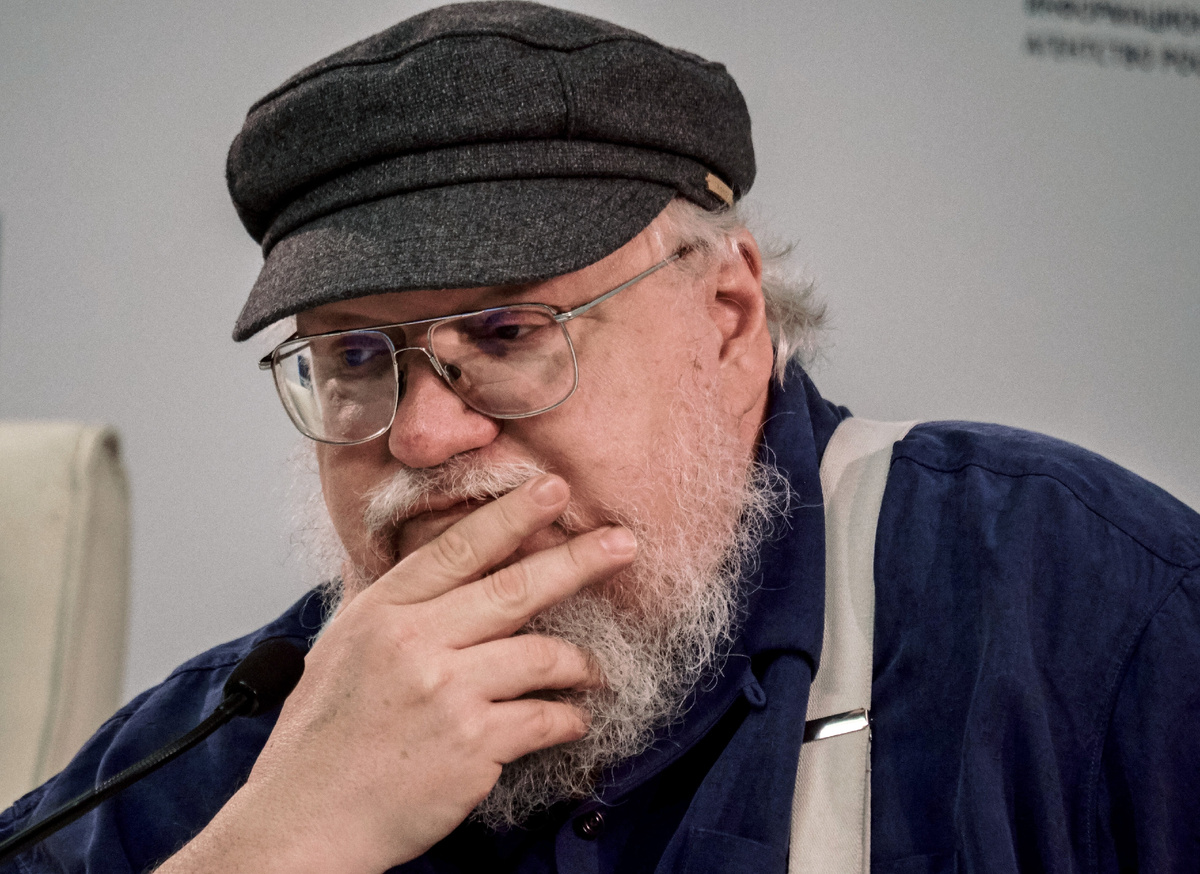 Говорят, что после изучения римской истории Джордж Мартин много думал и решил написать что-нибудь более жизнерадостное и человеколюбивое...