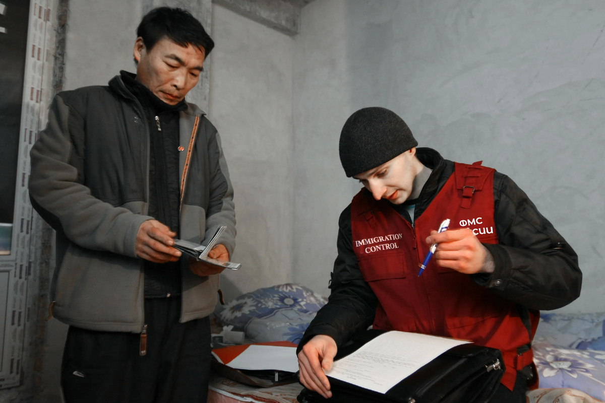 Конфискация имущества и тюремные сроки: жесткие меры против нелегалов. Детали новой миграционной политики России