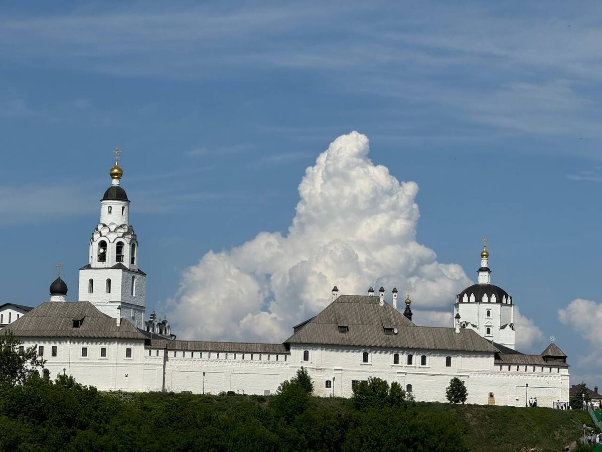 Вид на Свияжский Успенский монастырь