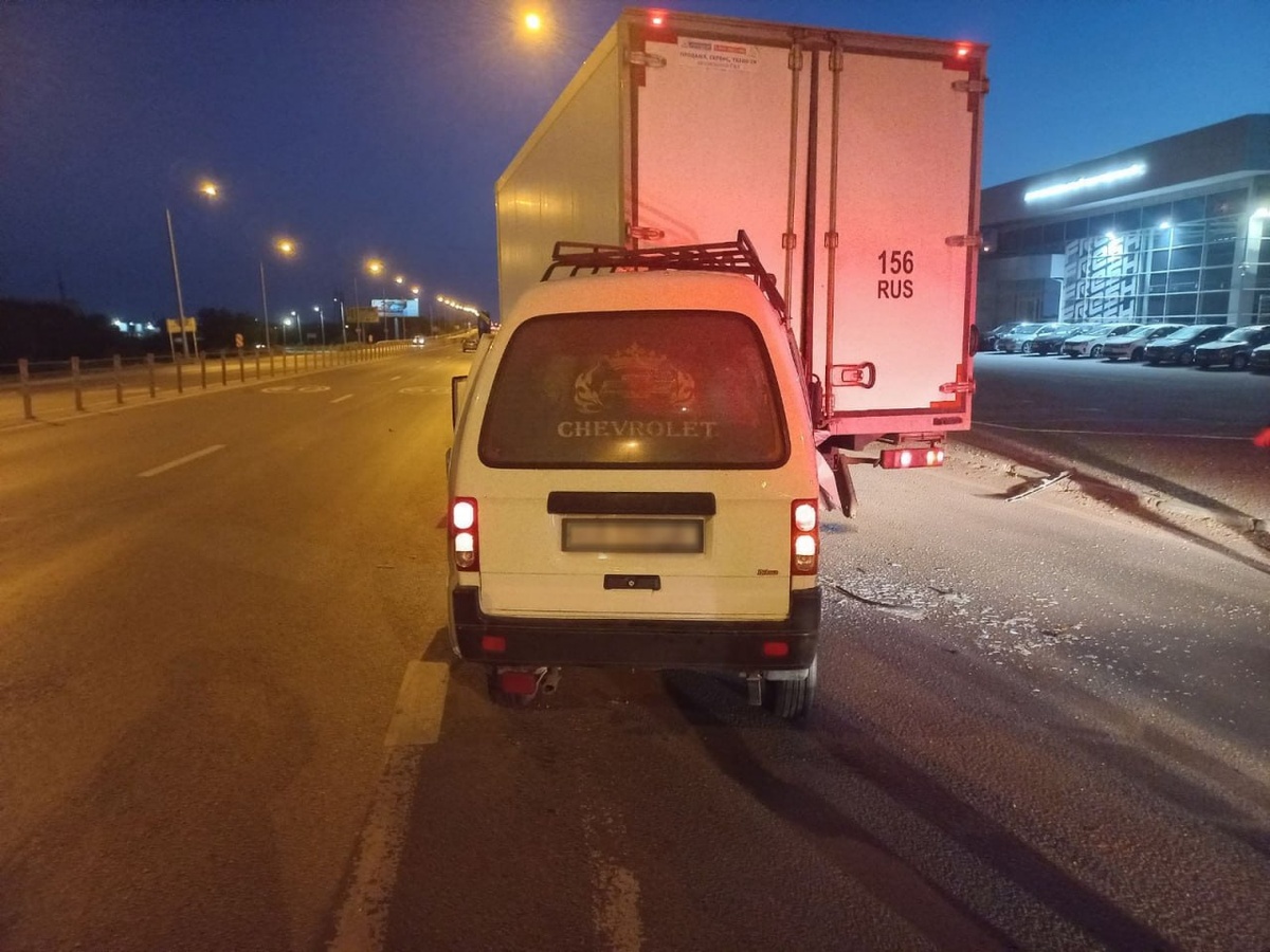    Зажаты в салоне авто. В Оренбурге «Шевроле» врезалась в «Газель» на Загородном шоссе Белов Михаил Александрович