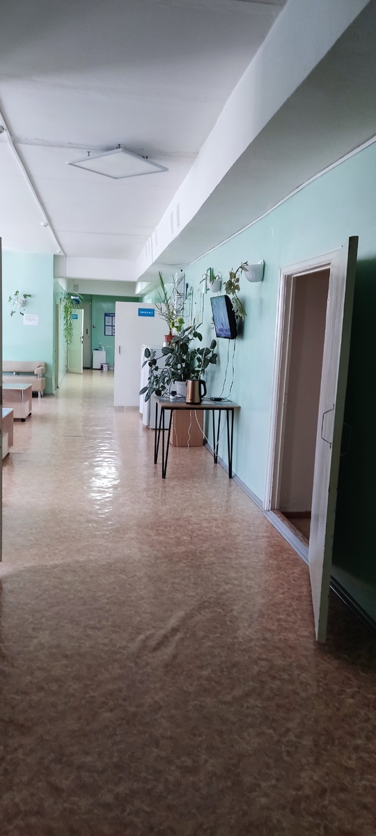 Справа дверь в мою палату. 