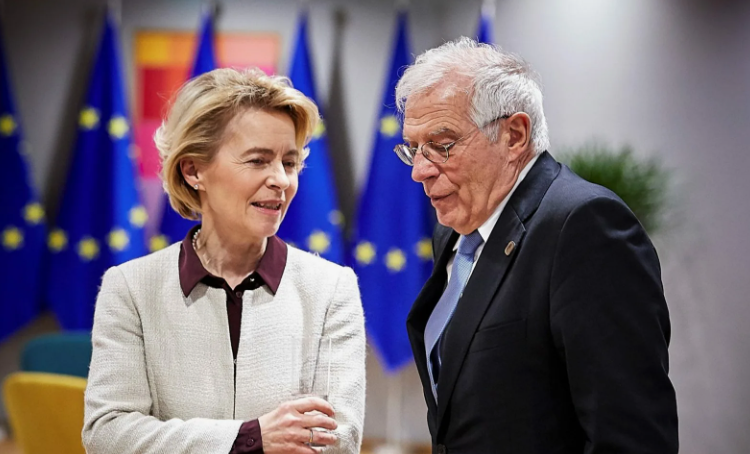 Эх, Жозепушка, Жозепушка, слушался бы меня, и дальше бы руководил евродипломатией! (фото с сайта imghub.ru)